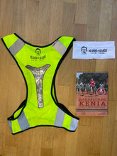 Laden Sie das Bild in den Galerie-Viewer, Paket: Signiertes Kenia-Buch, Leuchtweste und Stirnband